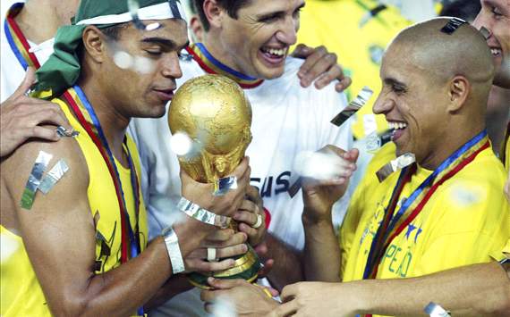 Tiểu sử cầu thủ Roberto Carlos | Gia đình - Sự nghiệp - Thành tựu