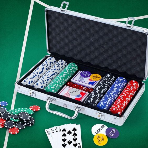 Chip poker là gì? Tại sao sòng bạc bán chip poker cho người chơi?