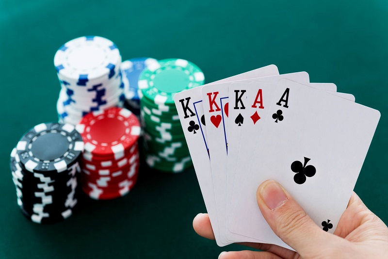 Straight trong Poker là gì? Hiểu về thứ tự các lá bài trong một Straight Poker